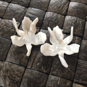 Lele Sadoughi small paper lily earrings